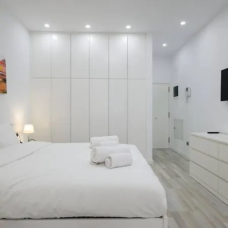 Apartment Stylish Near Old Town